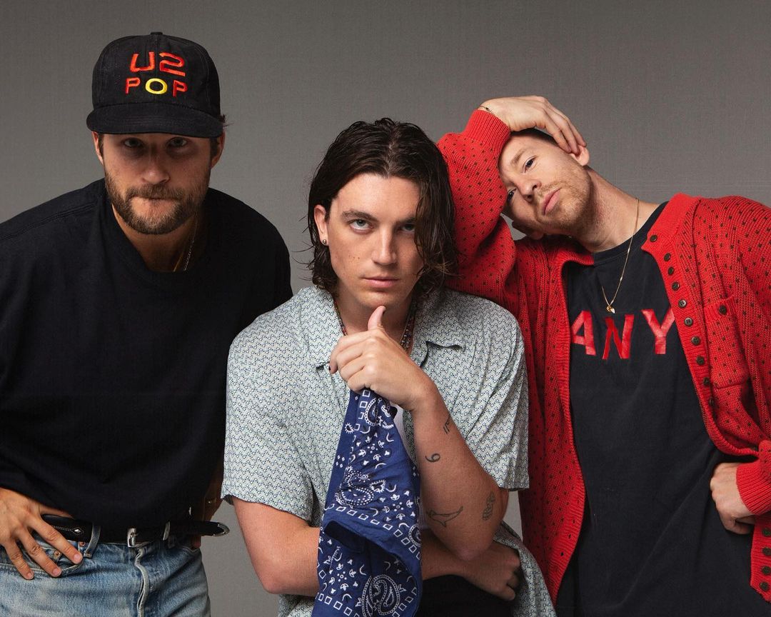 LANY Memulai Era Album Baru Lewat Single “Dancing In The Kitchen”